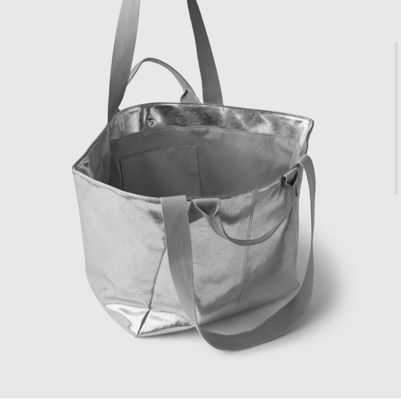 GAP Metallic Vegan Leather Tote Bag! - Picture 4 of 5